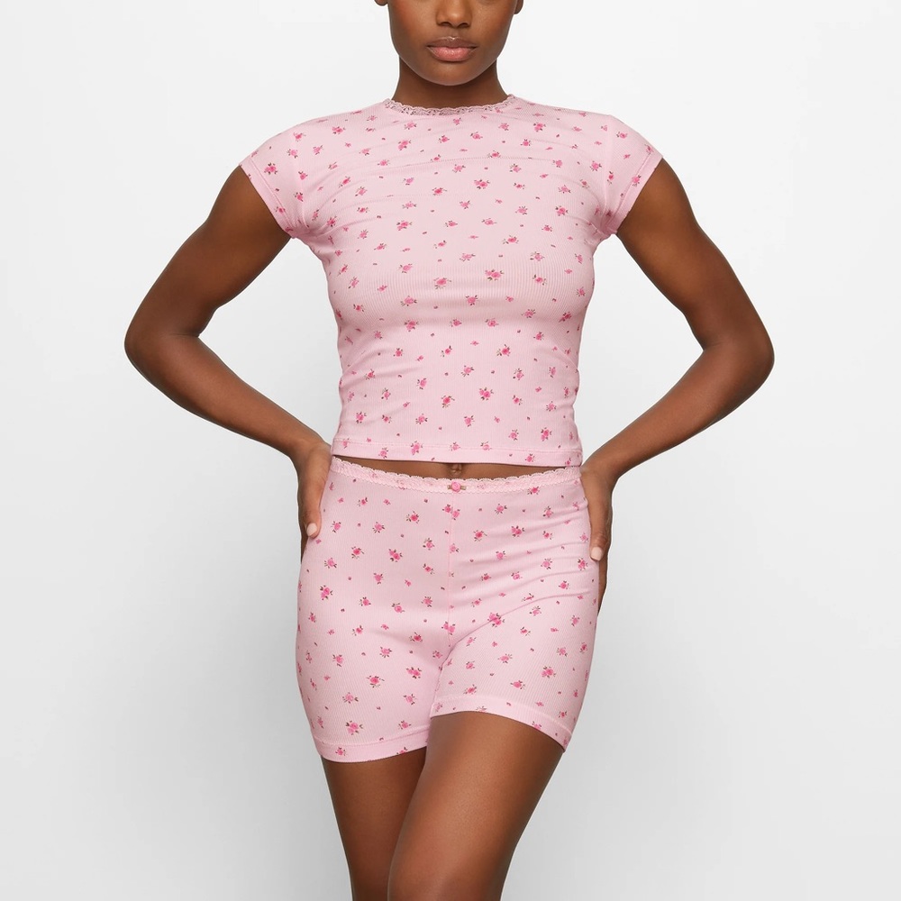 Skims Soft lounge lace set in XS. Brand new no tags.